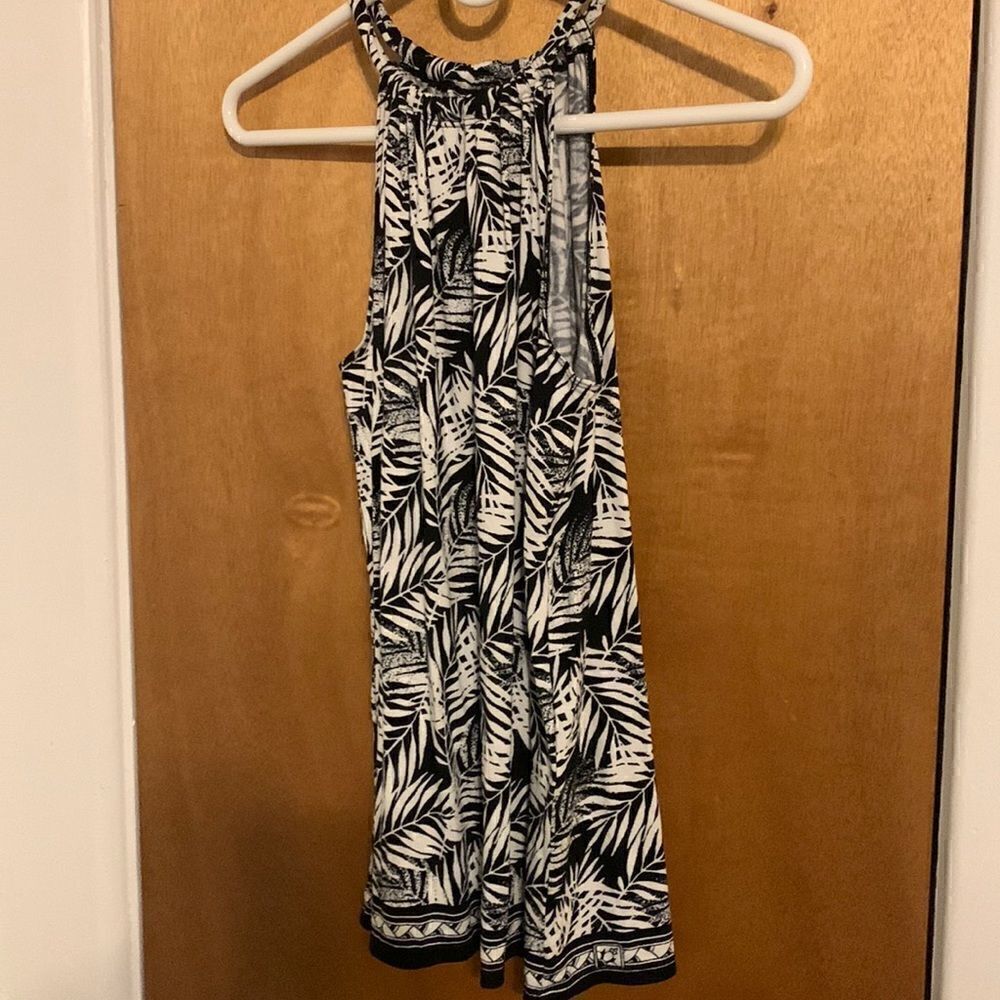 Max studio NWT black/white tank top! Size XS